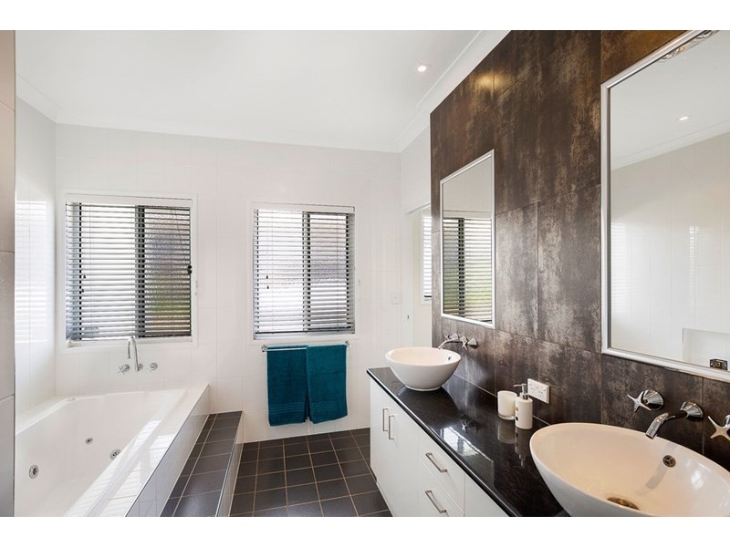 10 Beardsworth Court, Middle Ridge QLD 4350