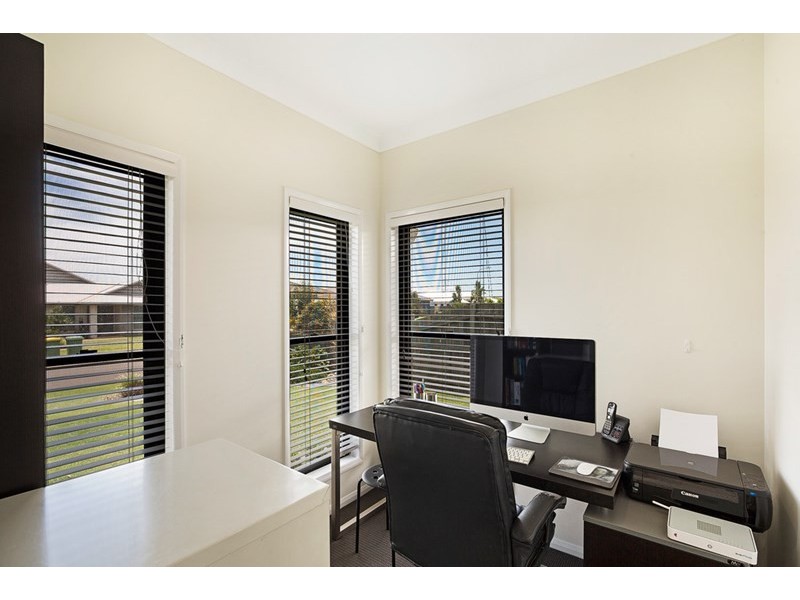 10 Beardsworth Court, Middle Ridge QLD 4350