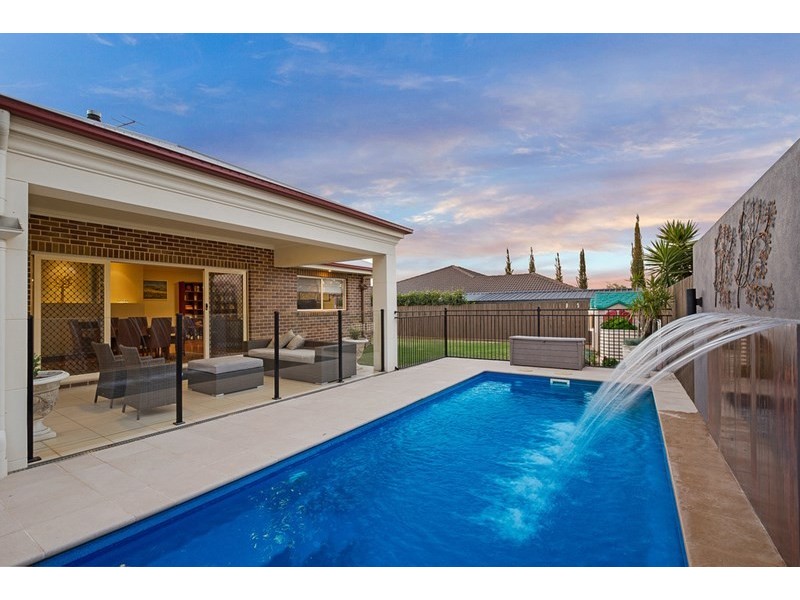 22 Fadden Crescent, Middle Ridge QLD 4350