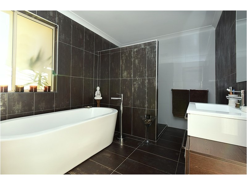 16 Leslie Street, Rangeville QLD 4350