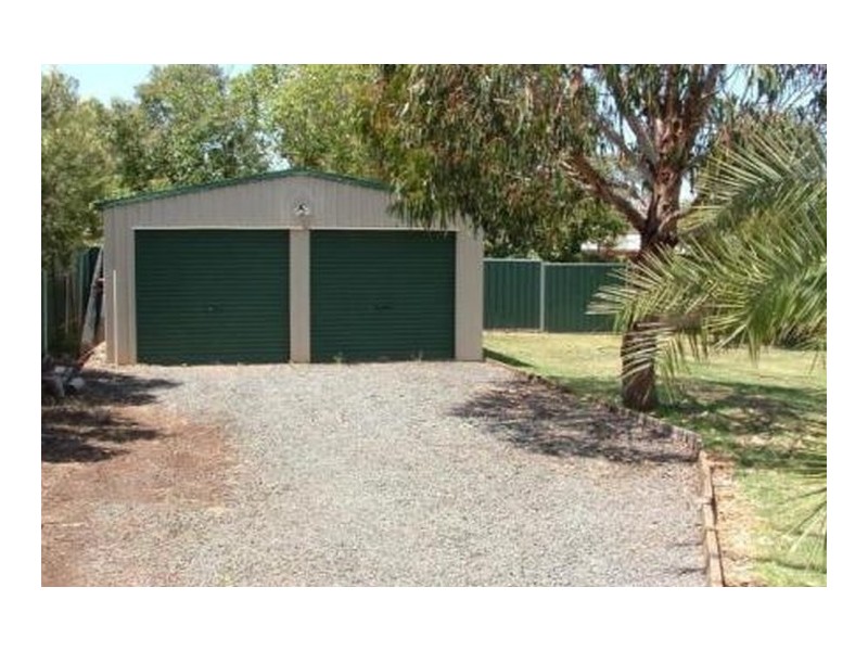 8 East Street, Kingsthorpe QLD 4400