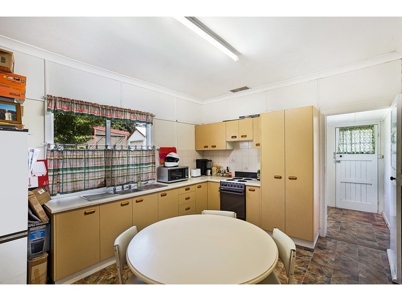 72 North Street, Mount Lofty QLD 4350