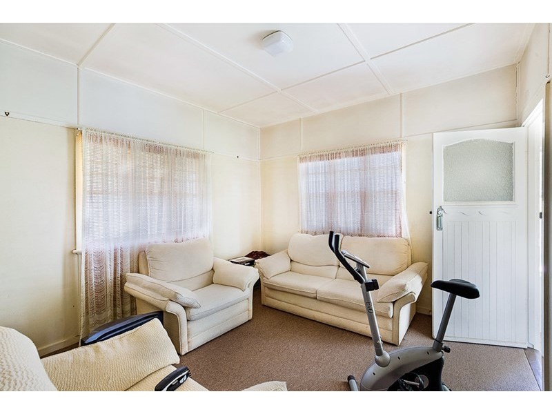 72 North Street, Mount Lofty QLD 4350