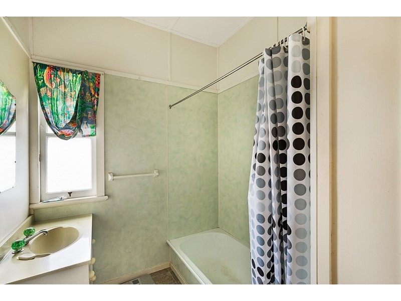 72 North Street, Mount Lofty QLD 4350