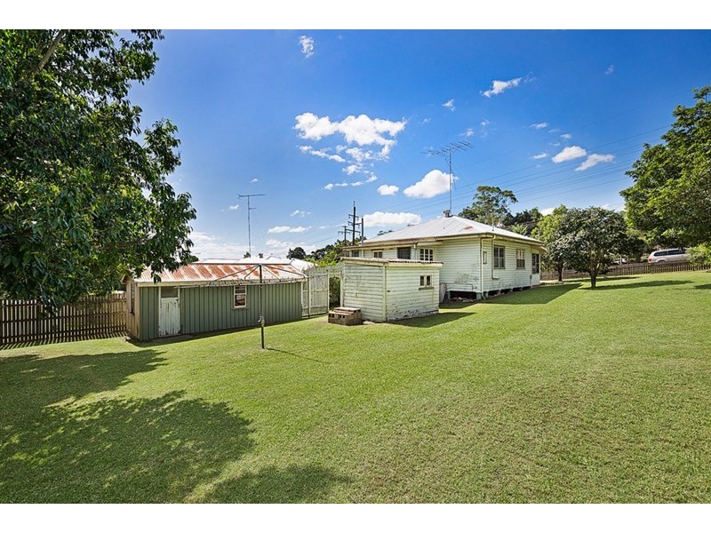72 North Street, Mount Lofty QLD 4350