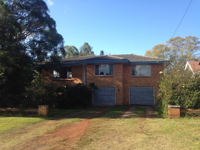 11 Patricia Street, Mount Lofty QLD 4350