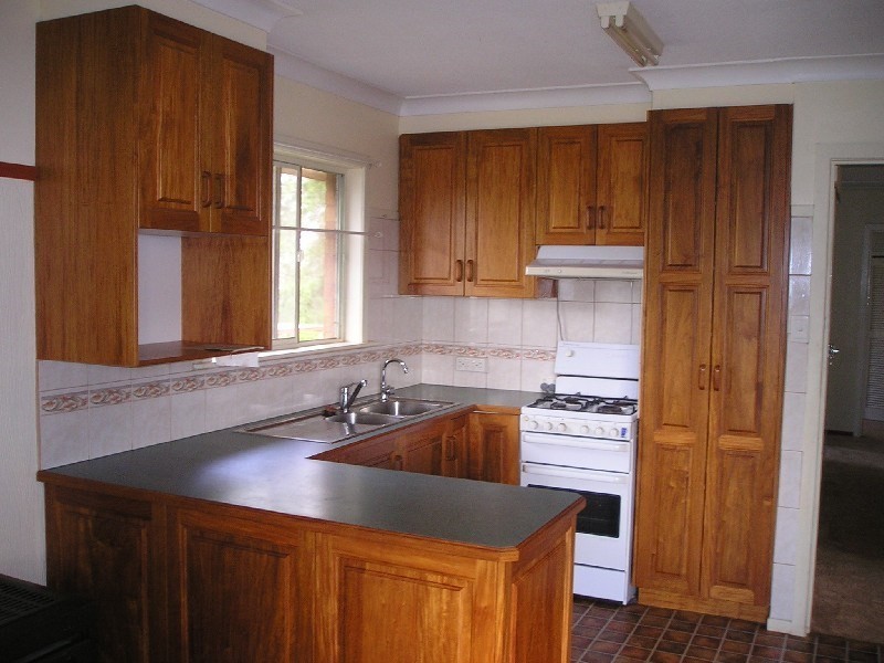 11 Patricia Street, Mount Lofty QLD 4350