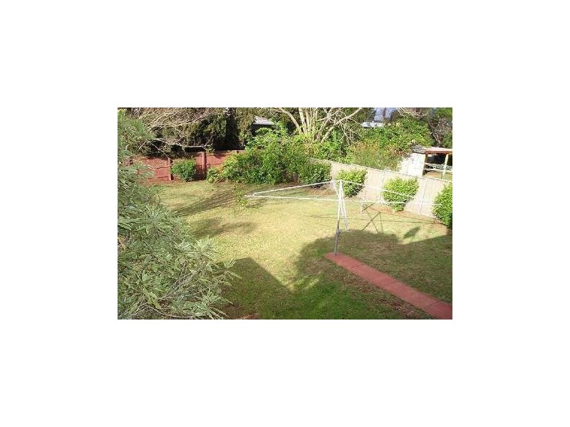 11 Patricia Street, Mount Lofty QLD 4350