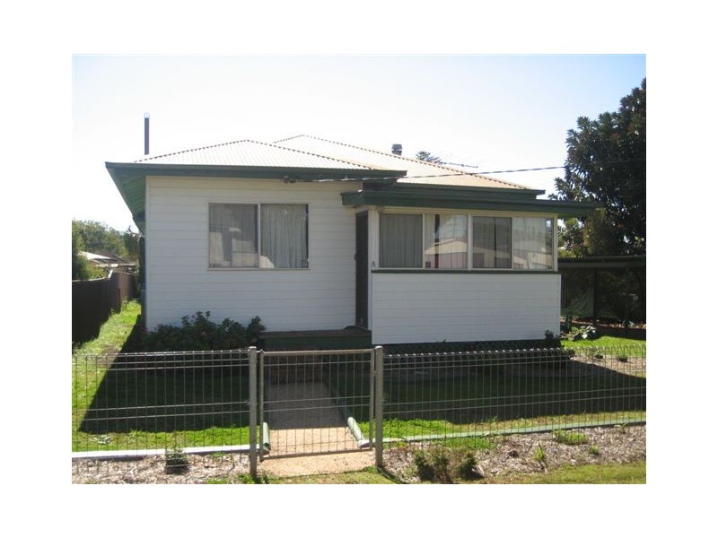 1 Race Street, Newtown QLD 4350