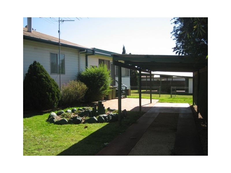 1 Race Street, Newtown QLD 4350