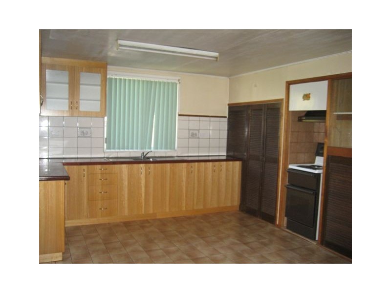 1 Race Street, Newtown QLD 4350