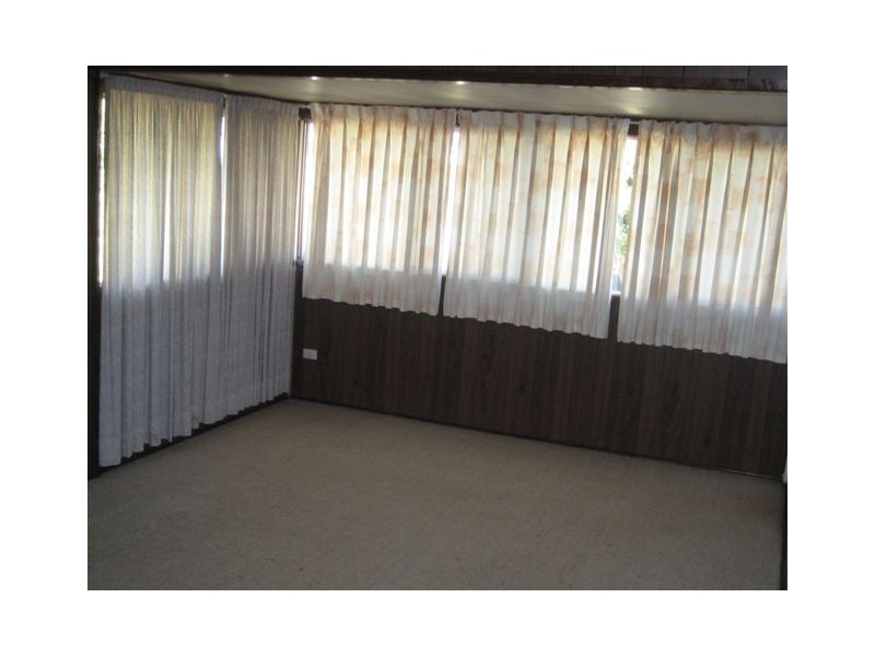 1 Race Street, Newtown QLD 4350