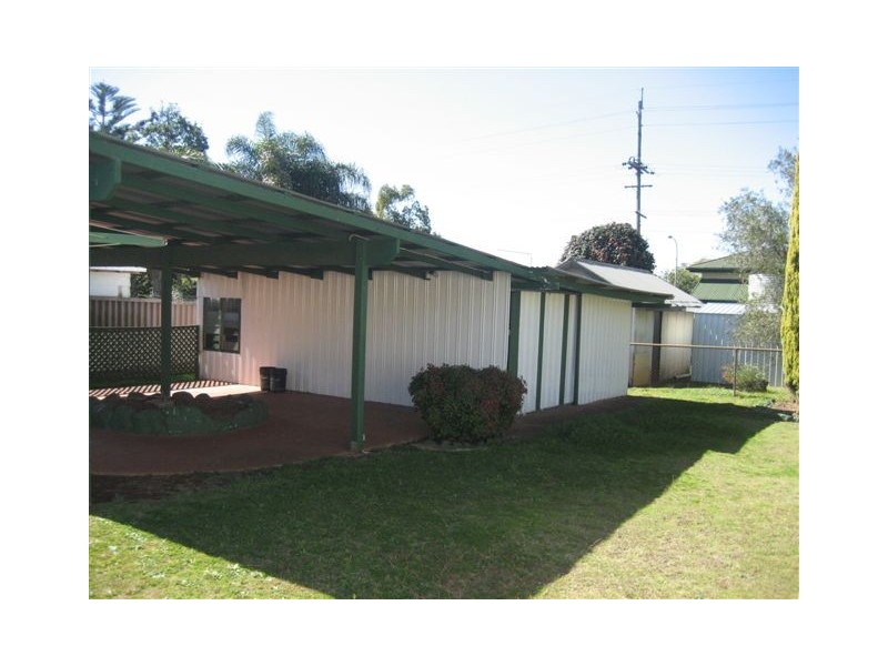 1 Race Street, Newtown QLD 4350