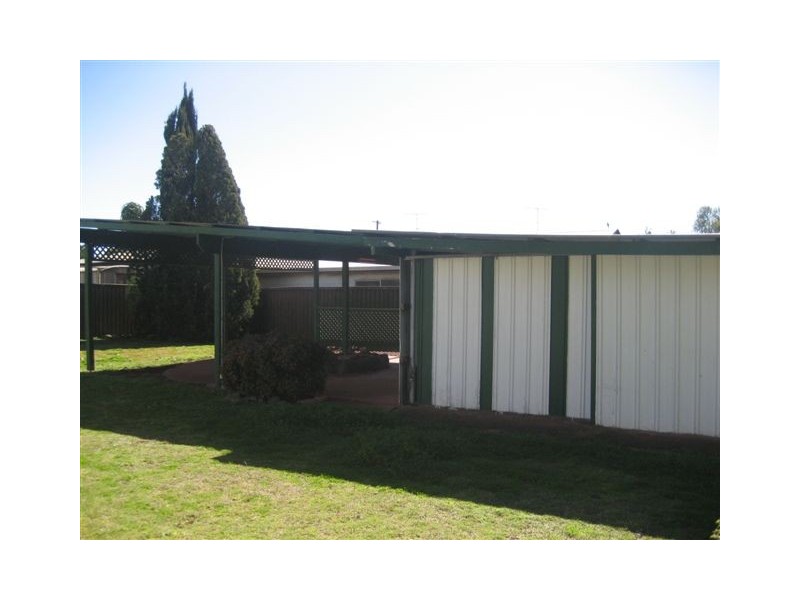 1 Race Street, Newtown QLD 4350