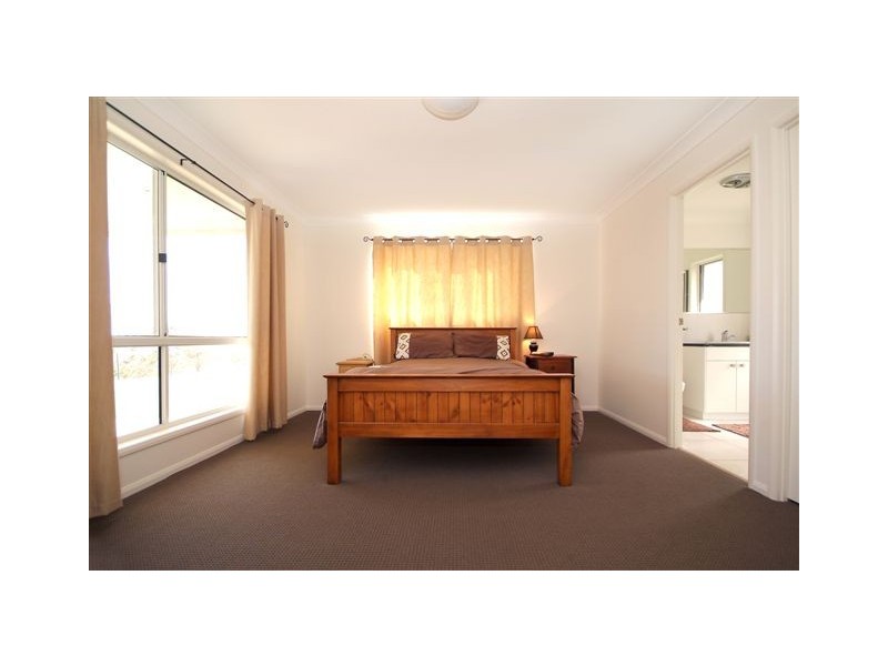 2 Hamilton Drive, Vale View QLD 4358