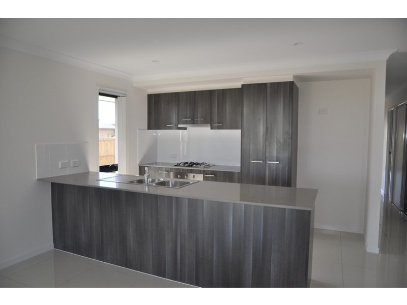 2/12 Kensei Street, Wyreema QLD 4352