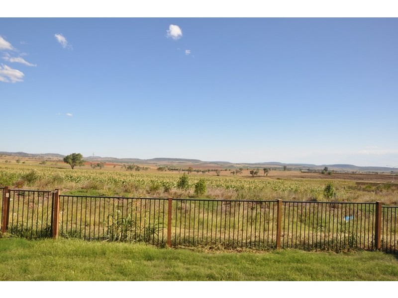 2/12 Kensei Street, Wyreema QLD 4352