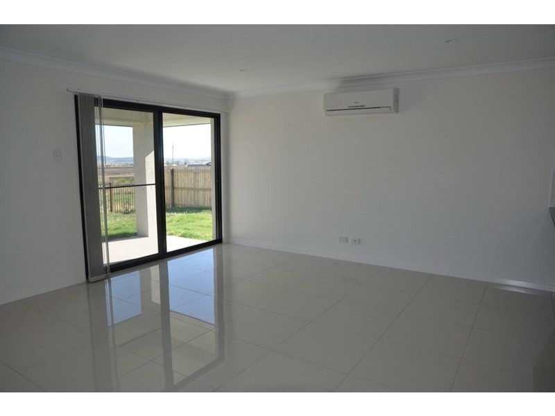 2/12 Kensei Street, Wyreema QLD 4352