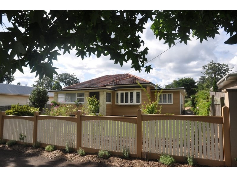 15 Bridge Street, Mount Lofty QLD 4350