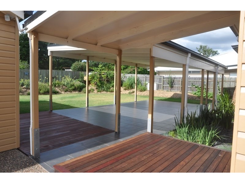 15 Bridge Street, Mount Lofty QLD 4350