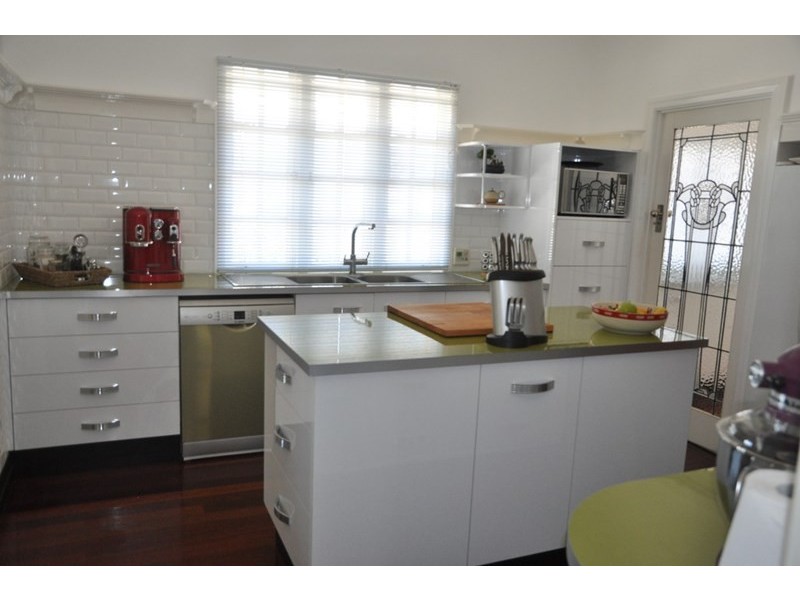 15 Bridge Street, Mount Lofty QLD 4350