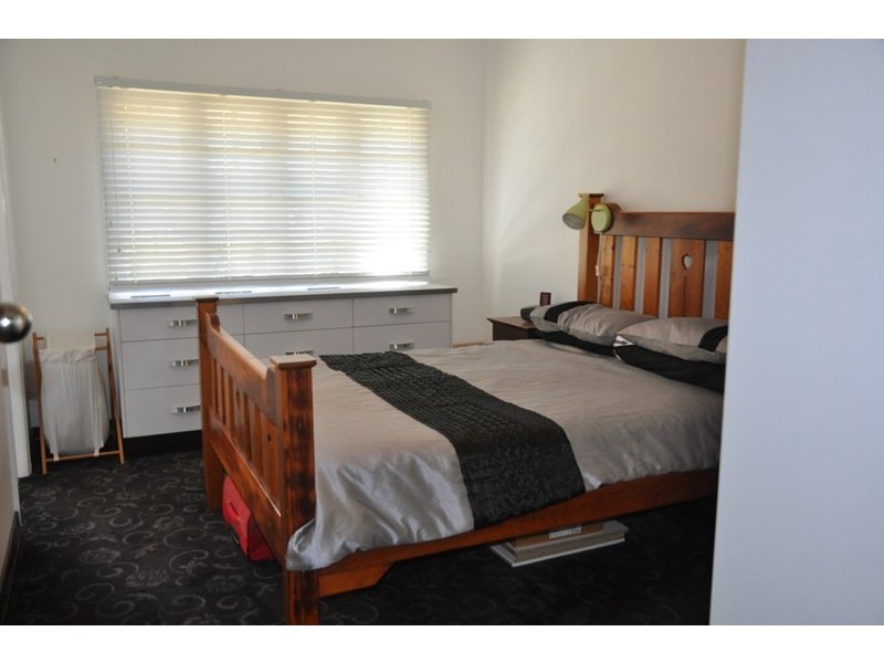 15 Bridge Street, Mount Lofty QLD 4350