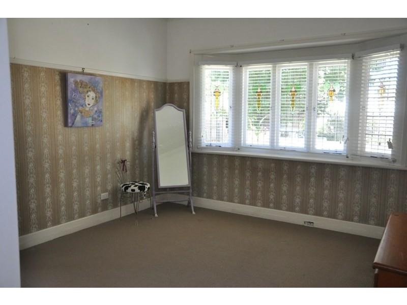 15 Bridge Street, Mount Lofty QLD 4350