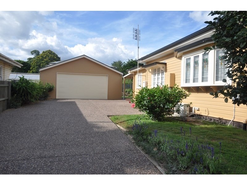 15 Bridge Street, Mount Lofty QLD 4350