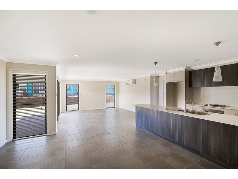 17 Renshaw Crescent, Kearneys Spring QLD 4350