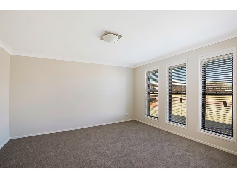 17 Renshaw Crescent, Kearneys Spring QLD 4350