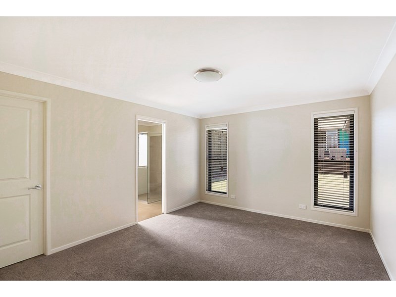 17 Renshaw Crescent, Kearneys Spring QLD 4350