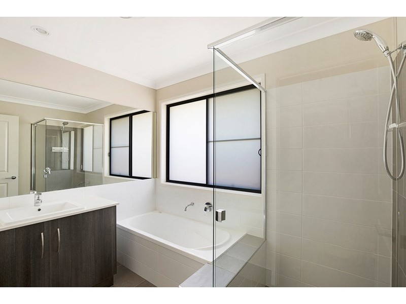 17 Renshaw Crescent, Kearneys Spring QLD 4350