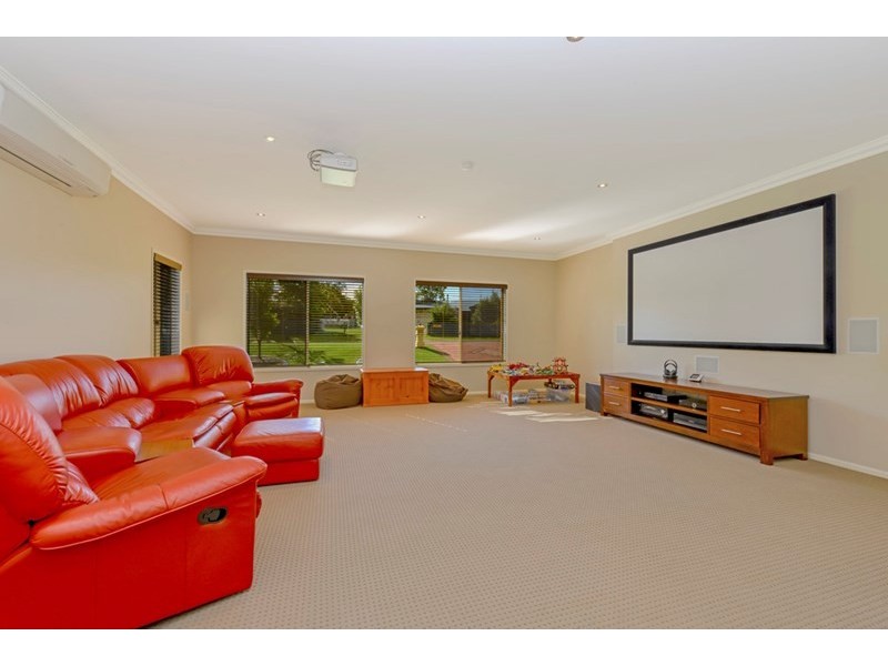 4 Leanne Court, Highfields QLD 4352