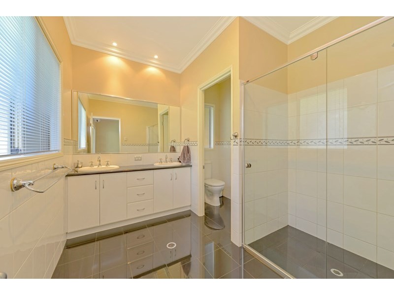 4 Leanne Court, Highfields QLD 4352