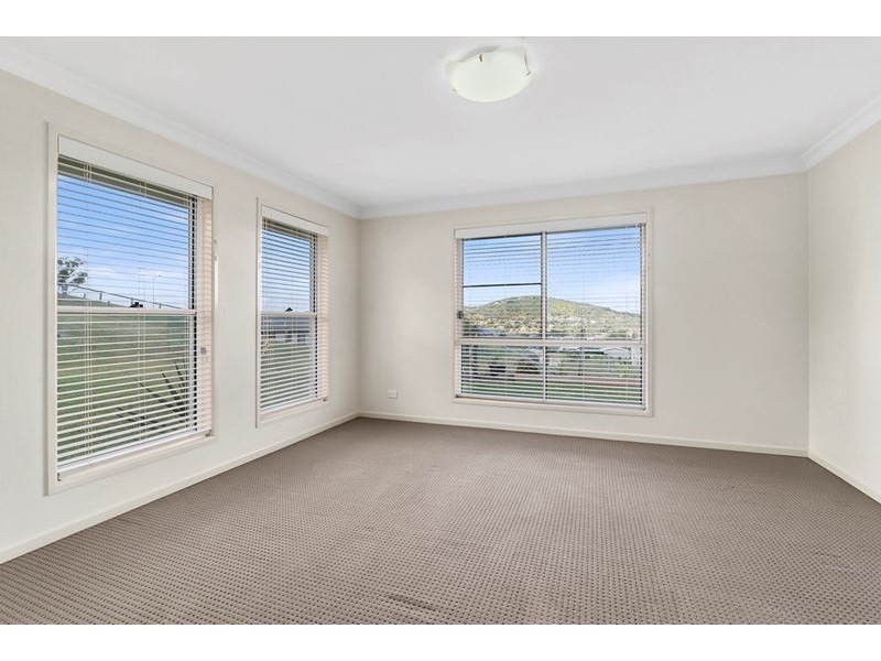 4 Makybe Drive, Hodgson Vale QLD 4352