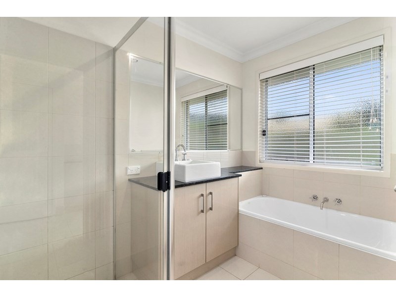 4 Makybe Drive, Hodgson Vale QLD 4352