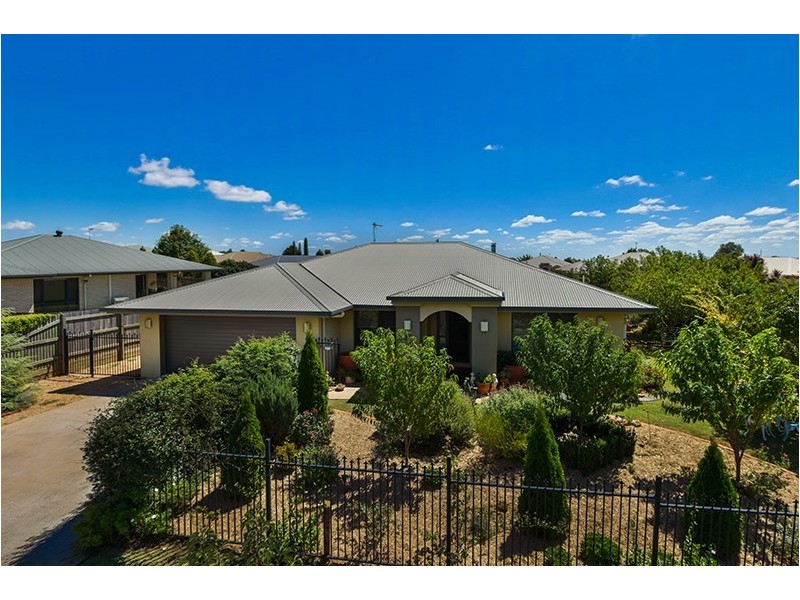 14 Manooka Crescent, Highfields QLD 4352