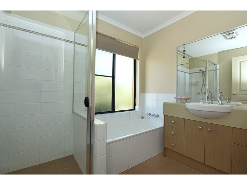 14 Manooka Crescent, Highfields QLD 4352