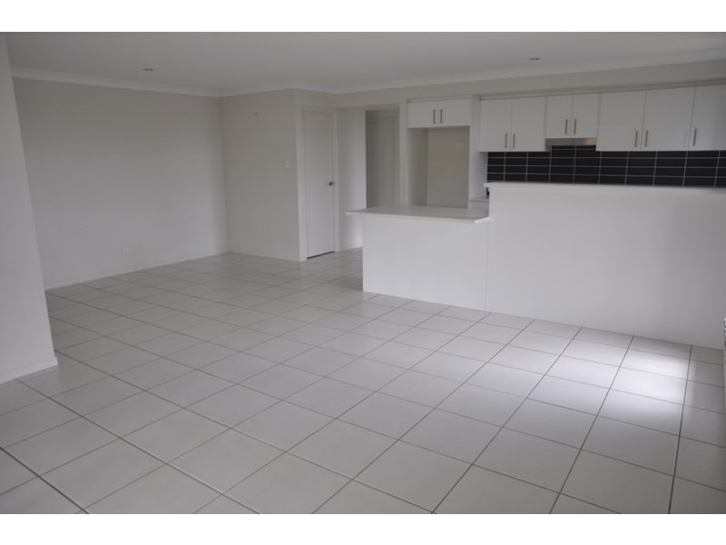 8 Koel Crescent, Highfields QLD 4352