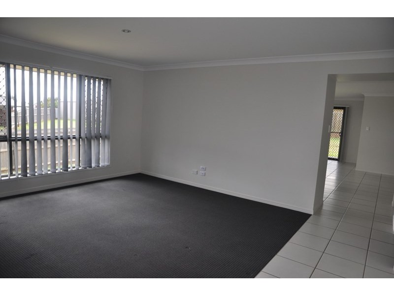 8 Koel Crescent, Highfields QLD 4352