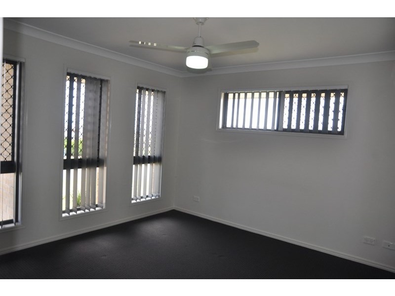 8 Koel Crescent, Highfields QLD 4352