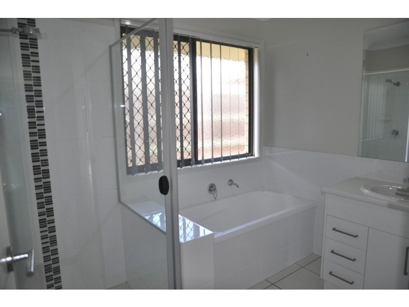8 Koel Crescent, Highfields QLD 4352