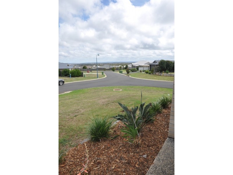 8 Koel Crescent, Highfields QLD 4352