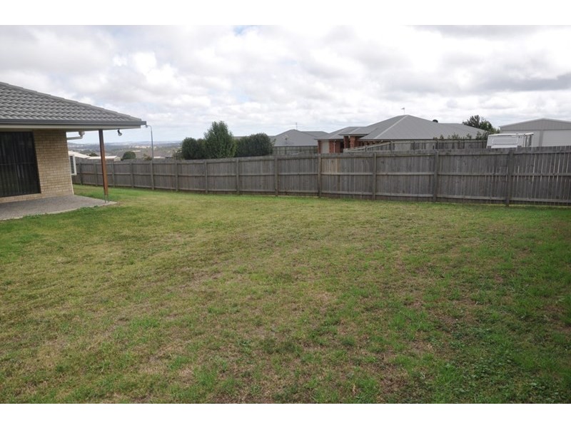 8 Koel Crescent, Highfields QLD 4352