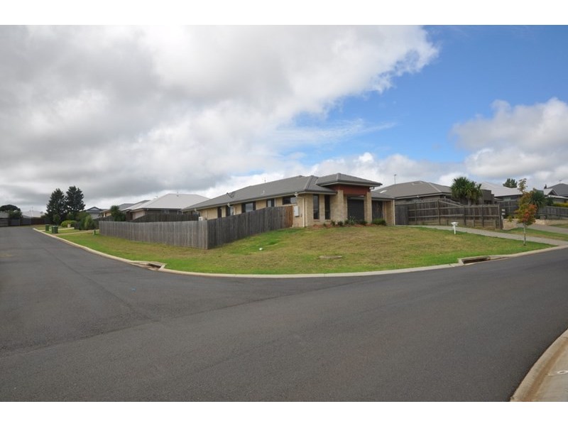 8 Koel Crescent, Highfields QLD 4352