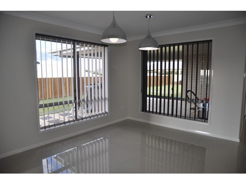 16 Maculan Crescent, Westbrook QLD 4350