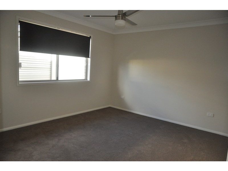 16 Maculan Crescent, Westbrook QLD 4350