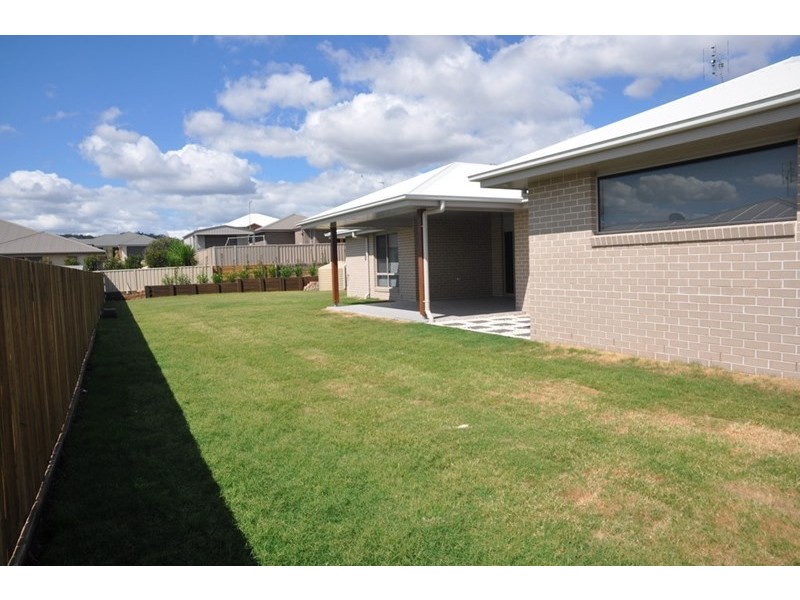 16 Maculan Crescent, Westbrook QLD 4350