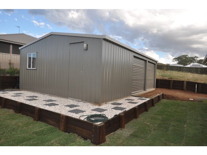 16 Maculan Crescent, Westbrook QLD 4350