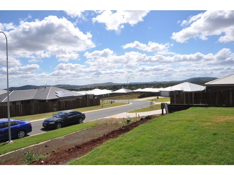 16 Maculan Crescent, Westbrook QLD 4350